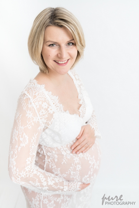 Babybauch Bild, Babybauch Fotografie, Babybauch Fotografin Graz, Spitzenkleid