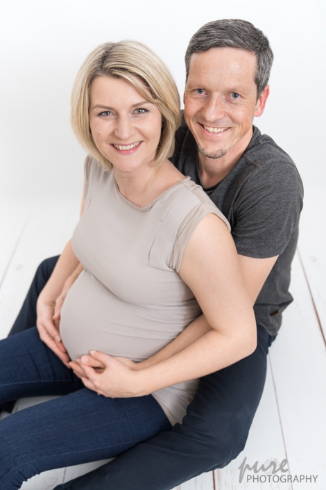 Familienfotos Schwangerschaft, Pärchenshooting Schwangerschaft Steiermark, Babybauchfotograf